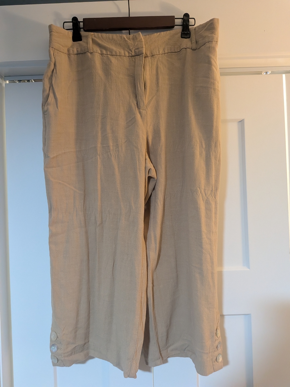 Ruby Rd Womens 14 Capri Pants Light Beige Linen Rayon Lined Button Accents